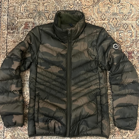 Abercrombie & Fitch Camo Packable Jacket size Small - Picture 1 of 3